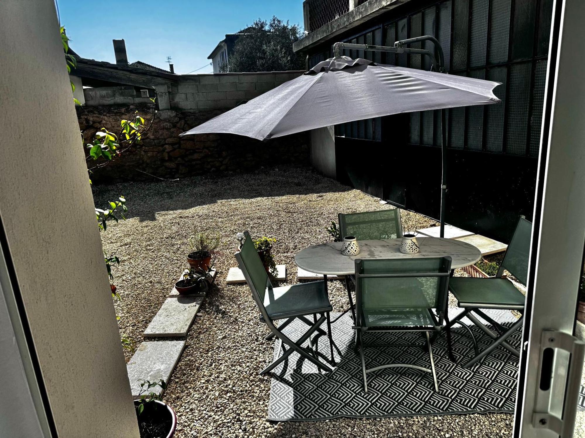 Charmant T2 Atypique Proche Du Centre-Ville Miramas Exterior foto