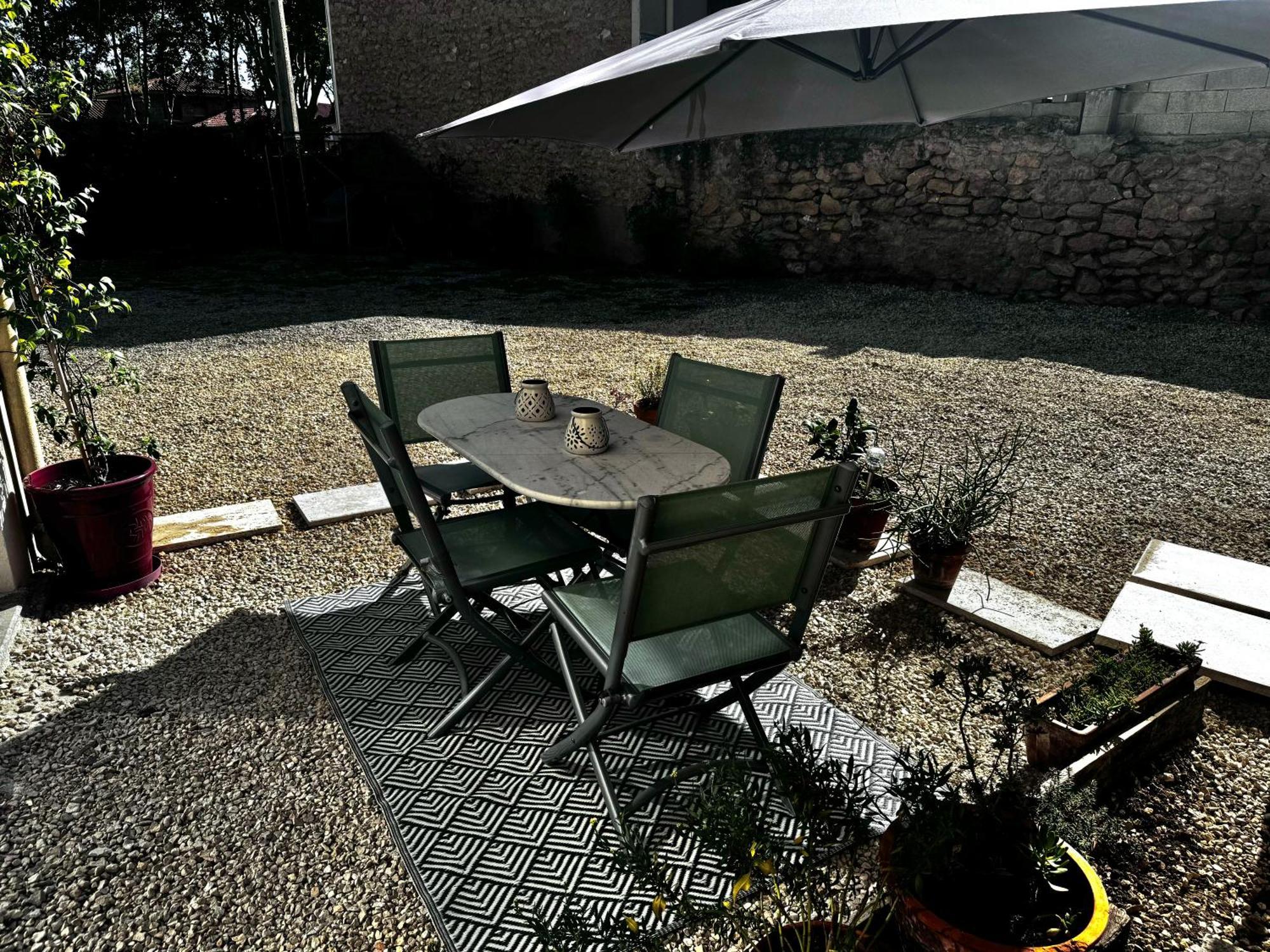 Charmant T2 Atypique Proche Du Centre-Ville Miramas Exterior foto